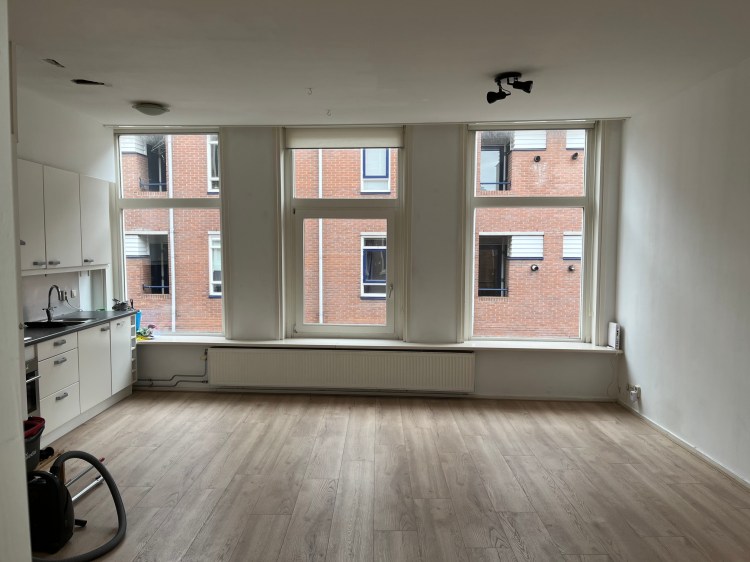 Woonkamer met open keuken